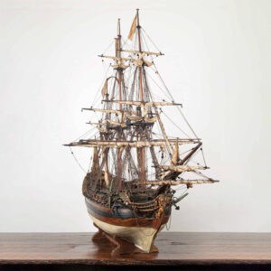 EEN CONTEMPORAIN VOLLEDIG ROMPMODEL VAN HET NEDERLANDSE 36 STUKS KANONNEN TELLENDE KOOPVAARDIJFREGAT 'MERCURIUS' (1747)